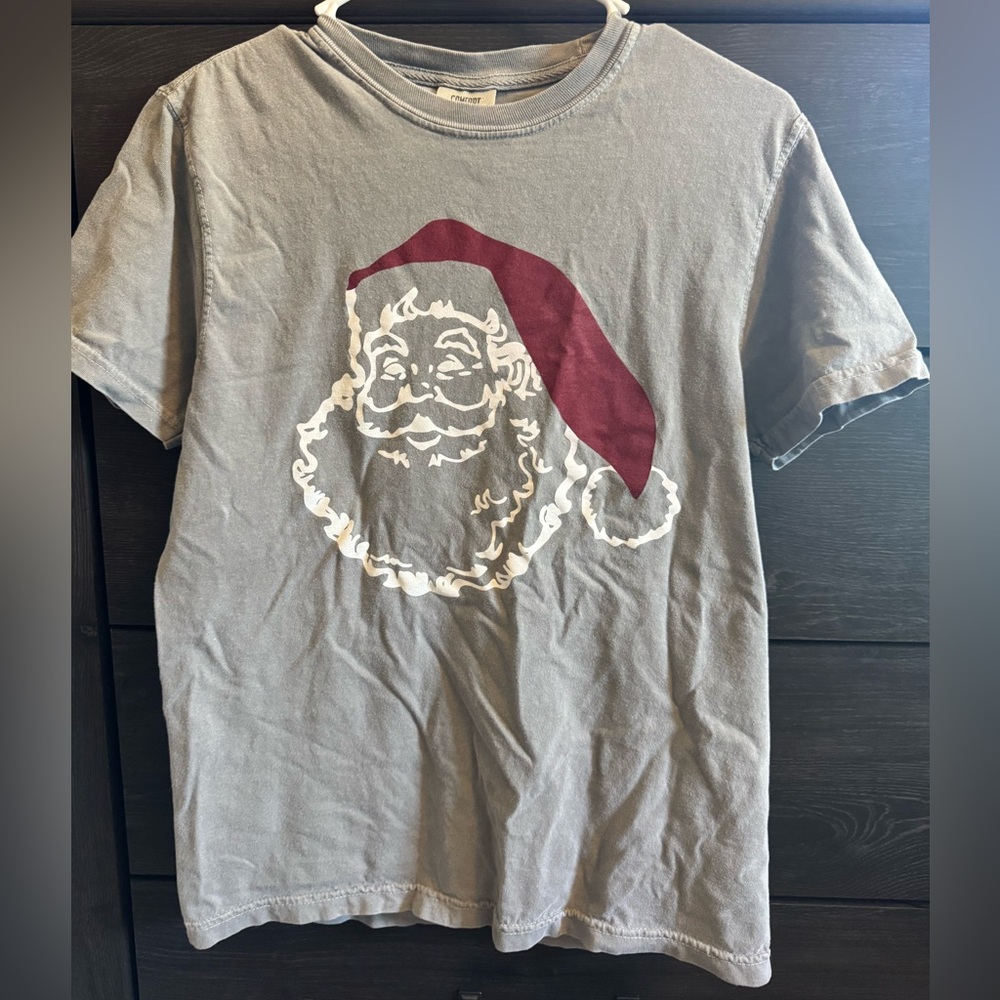 Santa Comfort Colors Gray Christmas Graphic T-Shirt